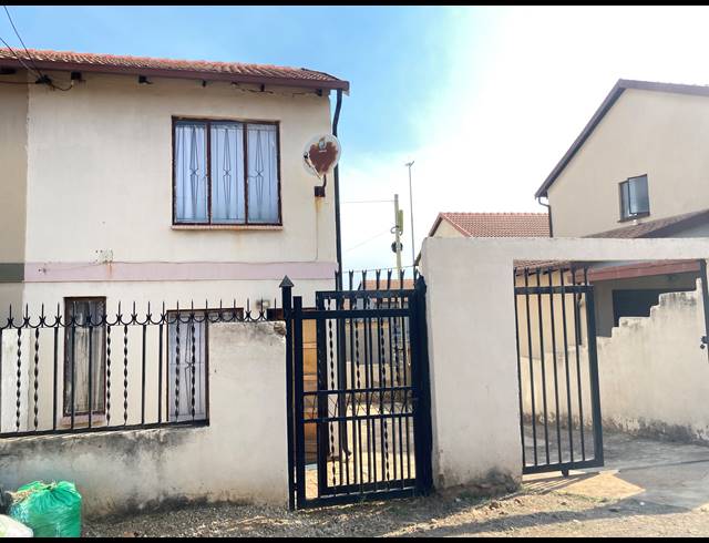 2 BEDROOM HOUSE FOR SALE IN LOTUS GARDENS